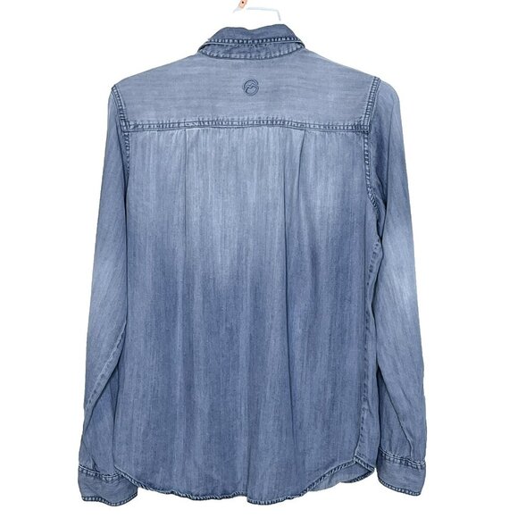 Magellan Outdoors Womens Chambray Pearl Snap Shirt sz M Ranch Western Rodeo - Picture 3 of 9